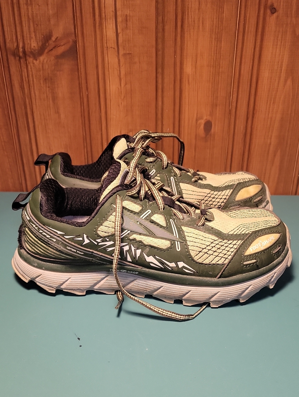 ALTRA Woman  Olive Green and Cream Athletic Running Shoes Size 6